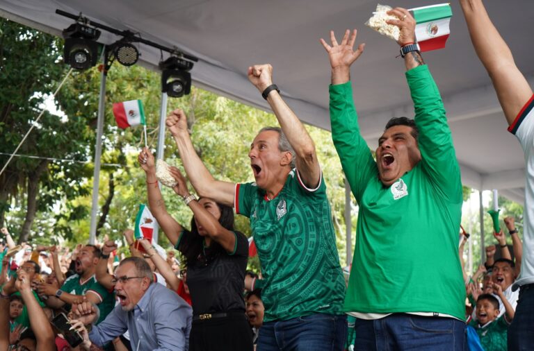 Convive Pepe Chedraui con poblanas y poblanos en la inauguración de la Copa del Mundo 2026