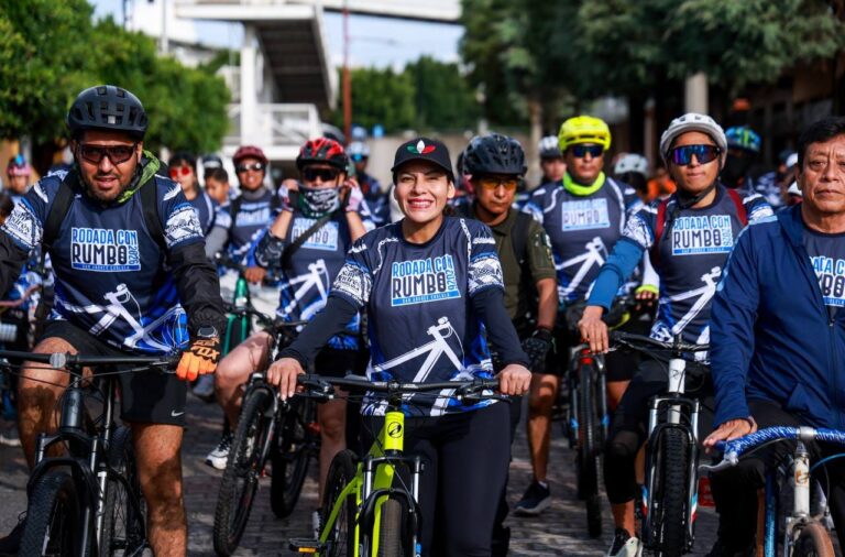 Promueve Lupita Cuautle el uso responsable de la bicicleta y la convivencia familiar en San Andrés Cholula